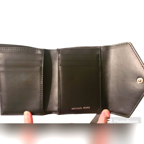 MICHAEL KORS BLAKELY WALLET EUC - Picture 4 of 6